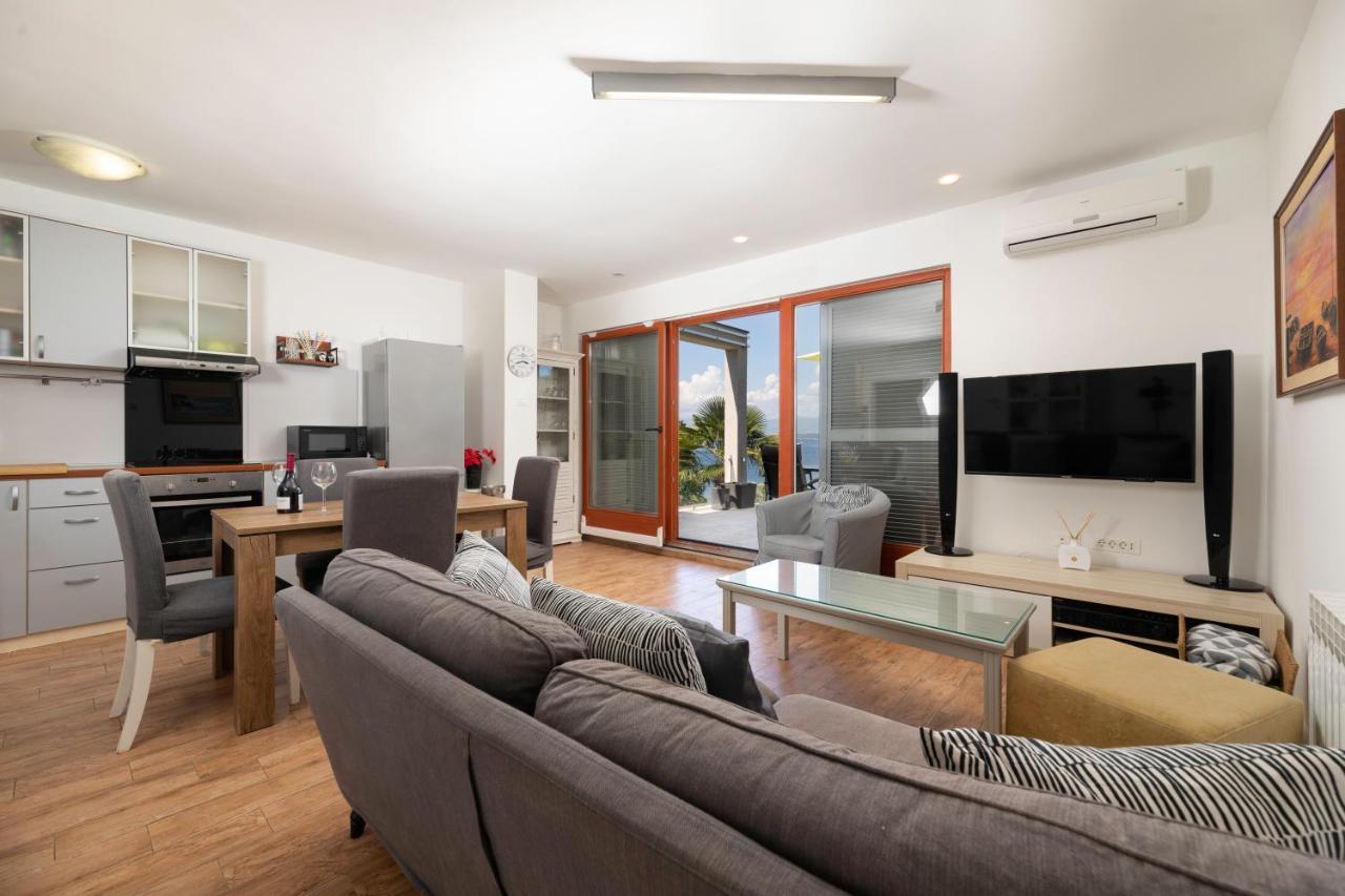 Apartments Ana Malinska Ngoại thất bức ảnh