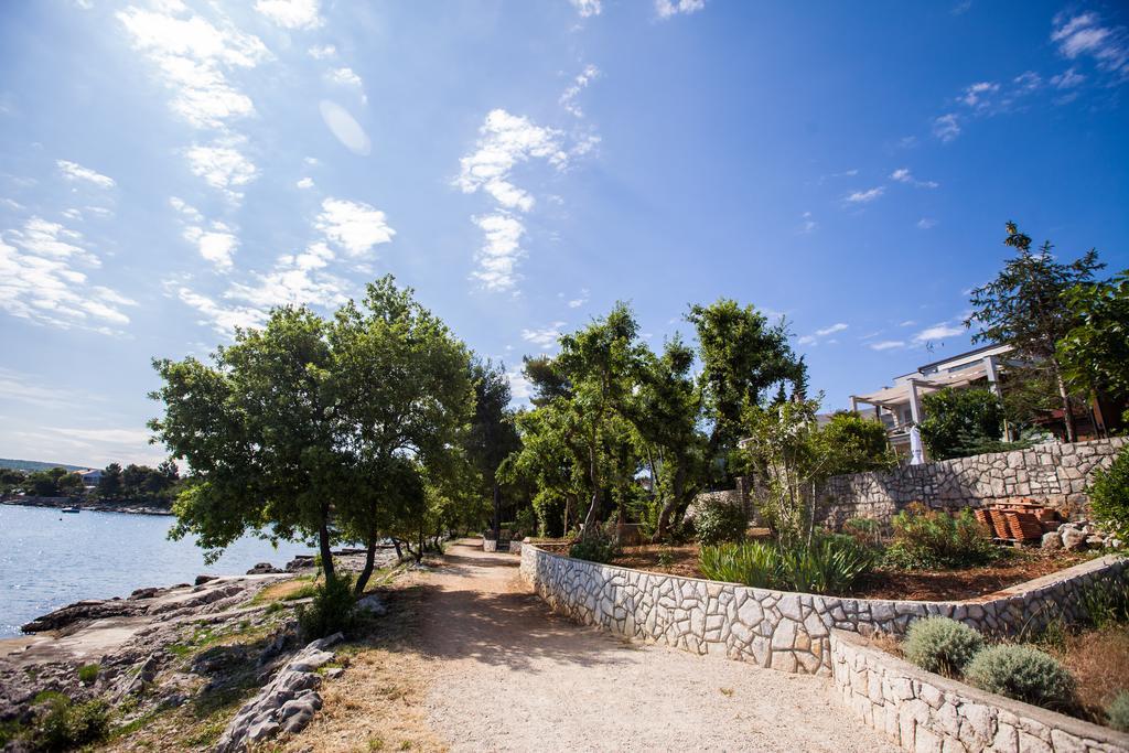 Apartments Ana Malinska Ngoại thất bức ảnh